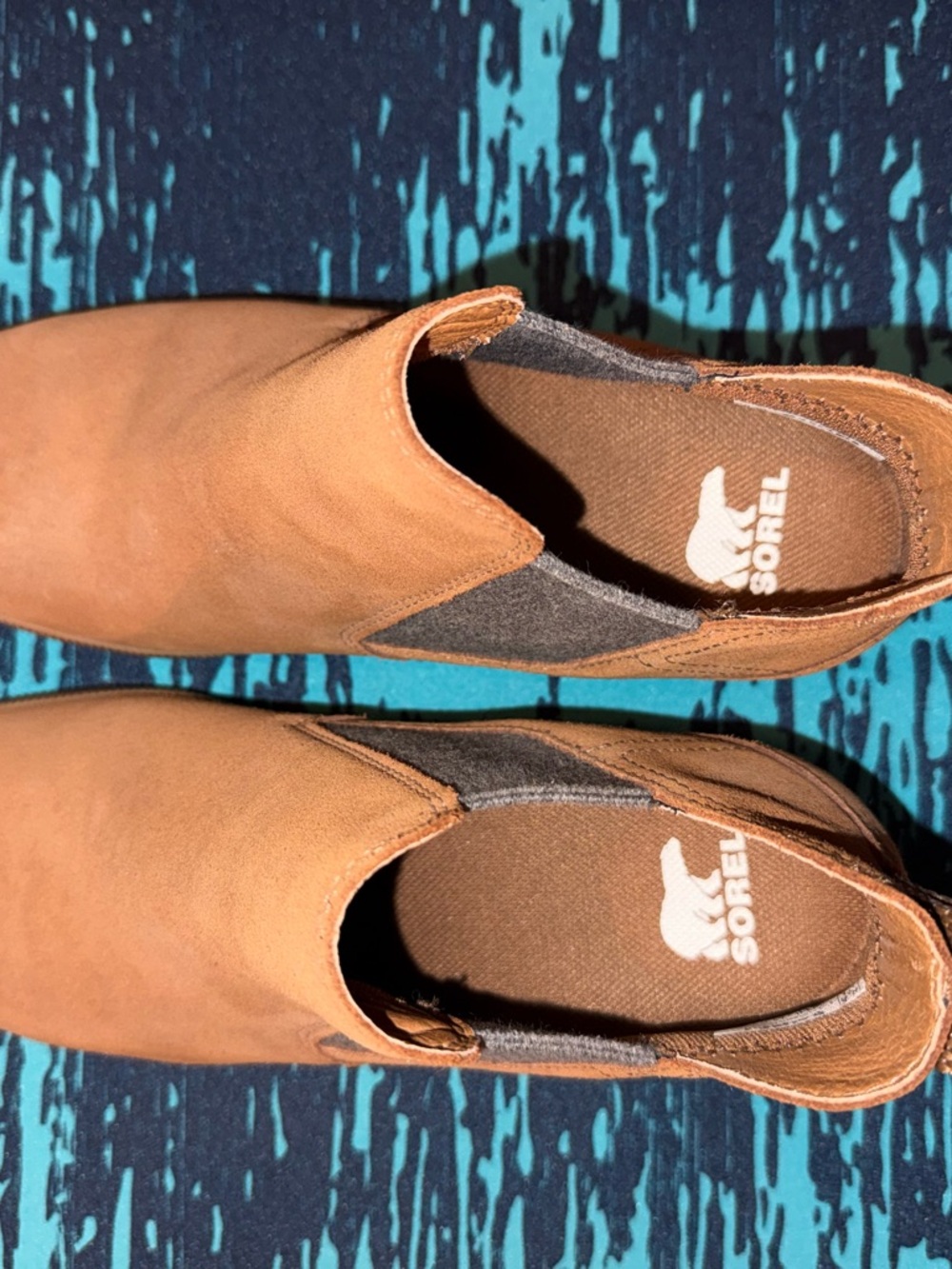 Sorrel Chelsea Slip-On Out & About Wedge Boots in Tan Suede - Picture 2 of 8